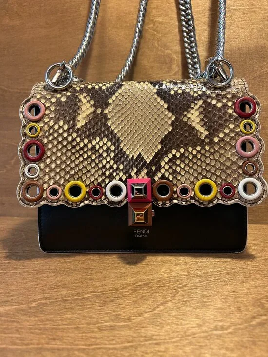 Authentic Fendi Kan Chain Shoulder Bag in Black Calfskin and Scalloped Snakeskin - Picture 4 of 12